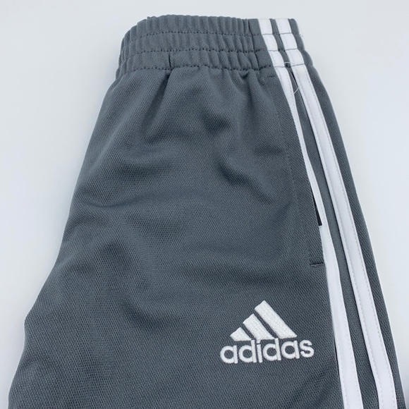 NWT ADIDAS 3 STRIPE TRAINING PANTS BOYS GREY SIZES SM - Picture 3 of 7